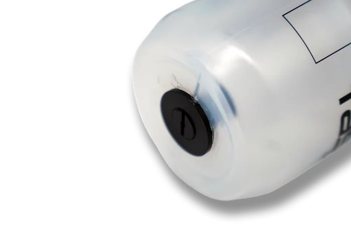 Fertig verschweißte Trinkflasche mit eingesetztem Ventil